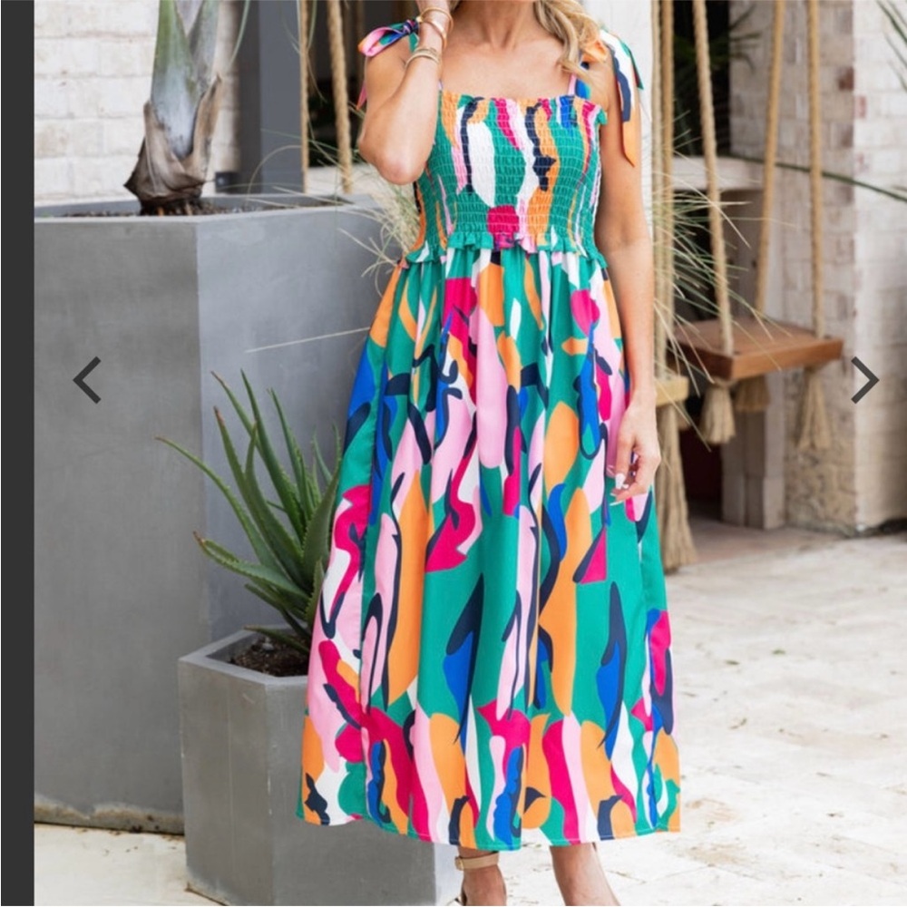 AVARA SundayUp Walker dress